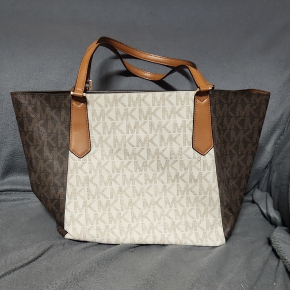 Michael Kors Tan and Cream Signature Tote - Picture 2 of 3